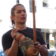 Franco-Brésilien pratiquant la Capoeira depuis plus de 16 ans, dont les 5 dernières années à Rio de Janeiro